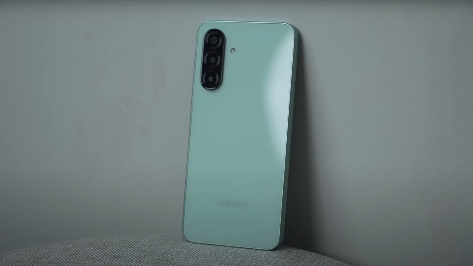 Test du Samsung Galaxy A26 : Un bon écran, des promesses, mais un gros